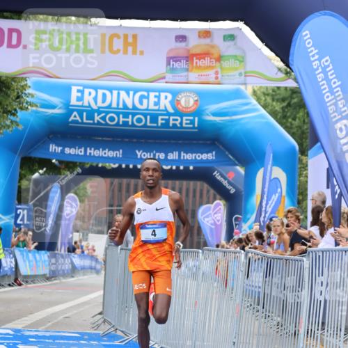 29.06.2025 - hella hamburg halbmarathon Strokosch-Dieckow http://msf.ph/oto/8330971 29.06.2025 10:01:54 Ziel 4 meine-sportfotos.de