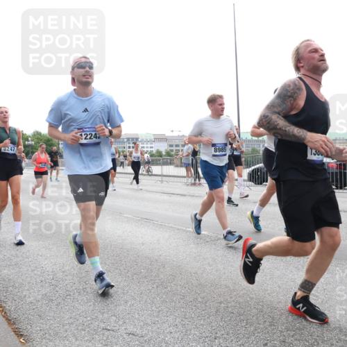 29.06.2025 - hella hamburg halbmarathon Lena Gebhardt http://msf.ph/oto/8330998 29.06.2025 10:37:55 Lombardsbrücke 9247, 324, 1224, 8985, 1738, 1300, 1196, 1394, 1475, 1578, 1799, 1901, 1966, 1985, 2199, 2640, 2786, 2853, 3230, 3242, 3246, 3633, 3880, 4414, 4921, 5139, 5171, 5186, 5522, 5713, 5875, 6199, 6243, 6362, 6697, 6821, 6955, 7118, 7124, 7165, 7244, 7321, 7350, 7552, 7629, 7696, 7777, 7914, 8985, 9247, 9288, 9895, 10159, 10506, 10836, 11087, 11543, 12123, 12254, 12472, 12824, 16680, 17798 meine-sportfotos.de
