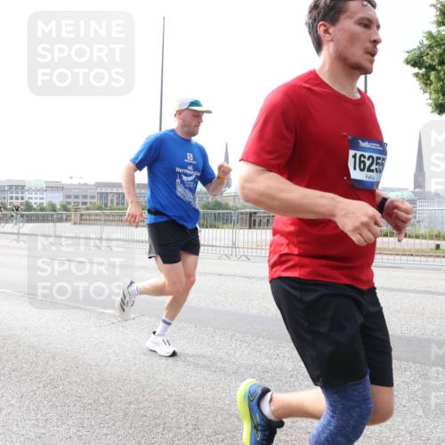 29.06.2025 - hella hamburg halbmarathon Lena Gebhardt http://msf.ph/oto/8331010 29.06.2025 10:13:08 Lombardsbrücke 46, 16255, 1007, 1020, 1051, 1747, 1851, 1859, 1939, 2531, 2891, 2942, 2961, 3218, 3360, 3728, 3729, 4187, 4532, 6207, 6489, 7346, 7873, 7907, 8398, 8405, 8913, 8917, 9141, 9527, 10067, 10402, 11025, 11720, 12492, 14404, 14869, 15012, 15531, 15922, 16030, 16255, 16323, 16437, 16826, 16911, 17061, 17474, 17699, 17988, 17994, 18048, 18320, 18530, 18732 meine-sportfotos.de