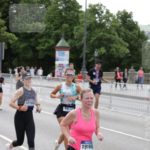 29.06.2025 - hella hamburg halbmarathon Jannik Wohlers http://msf.ph/oto/8331103 29.06.2025 10:40:16 Lombardsbrücke 1075, 1323, 2042, 2173, 2206, 2299, 2762, 2763, 3121, 3293, 3306, 3432, 3694, 4044, 4411, 4612, 4906, 4972, 5059, 5702, 6163, 6229, 6278, 6280, 6289, 7293, 7956, 8053, 8054, 8378, 8391, 8739, 9000, 9437, 9946, 10166, 10920, 10940, 11513, 11514, 12191, 12610, 12692, 12699, 12981, 13145, 13773, 15154, 15905, 15933, 16028, 16085, 16449, 16450, 16955, 17267, 17959, 18353, 18490, 18946, 19087, 19168 meine-sportfotos.de