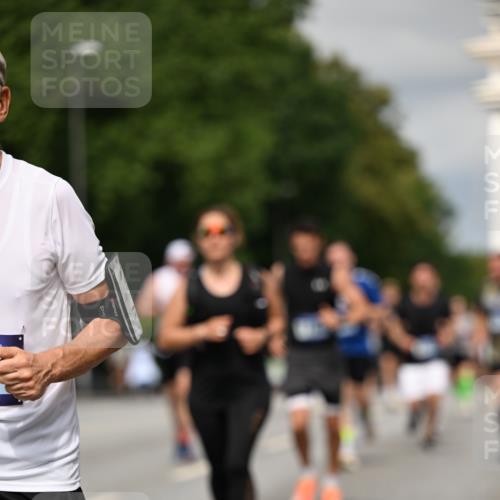 29.06.2025 - hella hamburg halbmarathon Dr. Thomas Lammeyer http://msf.ph/oto/8331151 29.06.2025 10:17:41 Kennedybrücke 1194, 1747, 1939, 2055, 2359, 2721, 2891, 2904, 2987, 4001, 4032, 4795, 4962, 5232, 5631, 5719, 6207, 7460, 7462, 7913, 8673, 9612, 9631, 9886, 10442, 10443 meine-sportfotos.de