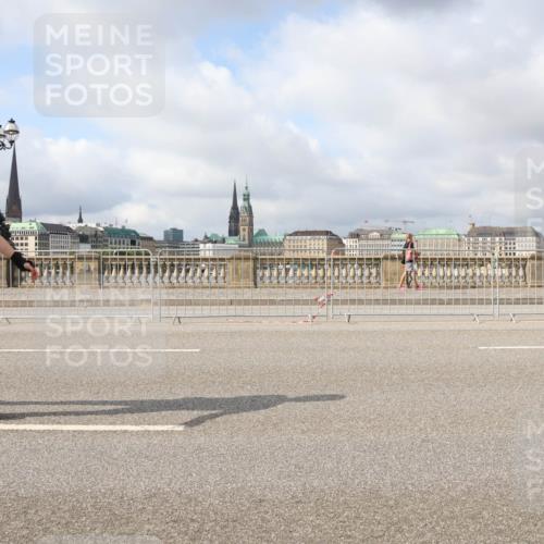 29.06.2025 - hella hamburg halbmarathon Lena Gebhardt http://msf.ph/oto/8331153 29.06.2025 09:08:39 Lombardsbrücke 49, 20495, 49 meine-sportfotos.de