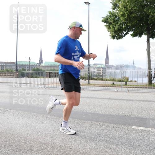 29.06.2025 - hella hamburg halbmarathon Lena Gebhardt http://msf.ph/oto/8331248 29.06.2025 10:13:08 Lombardsbrücke 46, 1007, 1020, 1051, 1747, 1851, 1859, 1939, 2531, 2891, 2942, 2961, 3218, 3360, 3728, 3729, 4187, 4532, 6207, 6489, 7346, 7873, 7907, 8398, 8405, 8913, 8917, 9141, 9527, 10067, 10402, 11025, 11720, 12492, 14404, 14869, 15012, 15531, 15922, 16030, 16255, 16323, 16437, 16826, 16911, 17061, 17474, 17699, 17988, 17994, 18048, 18320, 18530, 18732 meine-sportfotos.de