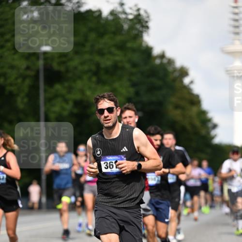 29.06.2025 - hella hamburg halbmarathon Dr. Thomas Lammeyer http://msf.ph/oto/8331258 29.06.2025 09:55:50 Kennedybrücke 1057, 1169, 1569, 1604, 1763, 3305, 3618, 4565, 4871, 4915, 5007, 5011, 5047, 5231, 5336, 5690, 6373, 6700, 6711, 7185, 7710, 8564, 8852, 9444, 9547, 10493, 10691, 10978, 11062 meine-sportfotos.de