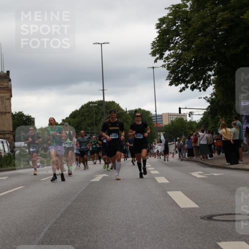 29.06.2025 - hella hamburg halbmarathon Yannick Fuchs http://msf.ph/oto/8331280 29.06.2025 10:51:42 20KM 1200, 1563, 1611, 2025, 2236, 2606, 2759, 2806, 2883, 2907, 3093, 3141, 3575, 4426, 4467, 4579, 4833, 5391, 6281, 6302, 6531, 6595, 6892, 7833, 9450, 9485, 10599, 12144, 12509, 13465, 13664, 15217, 15229, 16517, 17415, 17455, 17543, 18508, 18762, 18891 meine-sportfotos.de