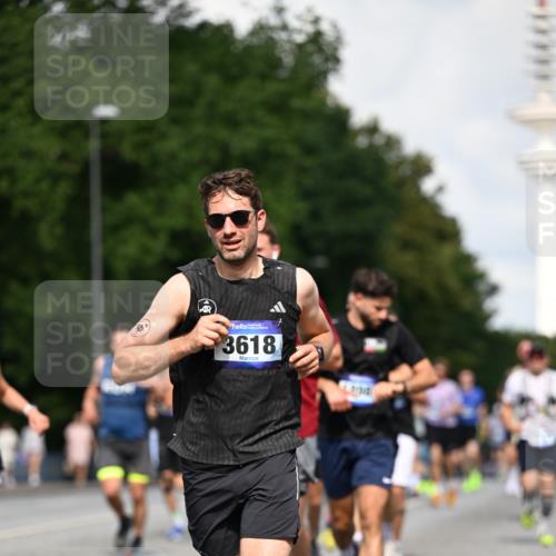 29.06.2025 - hella hamburg halbmarathon Dr. Thomas Lammeyer http://msf.ph/oto/8331283 29.06.2025 09:55:50 Kennedybrücke 1057, 1169, 1569, 1604, 1763, 3305, 3618, 4565, 4871, 4915, 5007, 5011, 5047, 5231, 5336, 5690, 6373, 6700, 6711, 7185, 7710, 8564, 8852, 9444, 9547, 10493, 10691, 10978, 11062 meine-sportfotos.de