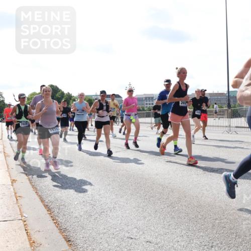 29.06.2025 - hella hamburg halbmarathon Lena Gebhardt http://msf.ph/oto/8331289 29.06.2025 10:00:25 Lombardsbrücke 2606, 1526, 14567, 265, 1849, 122, 1006, 1019, 1125, 1180, 1239, 1264, 1526, 1544, 1568, 1583, 1611, 1681, 1914, 2027, 2086, 2099, 2159, 2236, 2346, 2426, 2447, 2474, 2582, 2584, 2606, 2652, 2677, 2730, 2910, 2982, 3042, 3177, 3181, 3319, 3400, 3794, 3861, 3898, 4013, 4231, 4419, 4579, 4594, 4632, 4767, 4772, 4796, 4813, 4940, 4945, 5272, 5341, 5643, 5728, 6082, 6084, 6104, 6138, 6220, 6260, 6443, 6462, 6470, 6581, 10599 meine-sportfotos.de