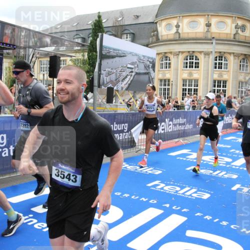 29.06.2025 - hella hamburg halbmarathon Michael Strokosch http://msf.ph/oto/8331329 29.06.2025 10:49:50 Ziel 3060, 3543, 4017, 5460, 5894, 6125, 7332, 9126, 9200, 9551, 9619, 9723, 9924, 11975, 13159, 13463, 14794, 16800, 16877, 17282, 17753, 18926, 19122 meine-sportfotos.de