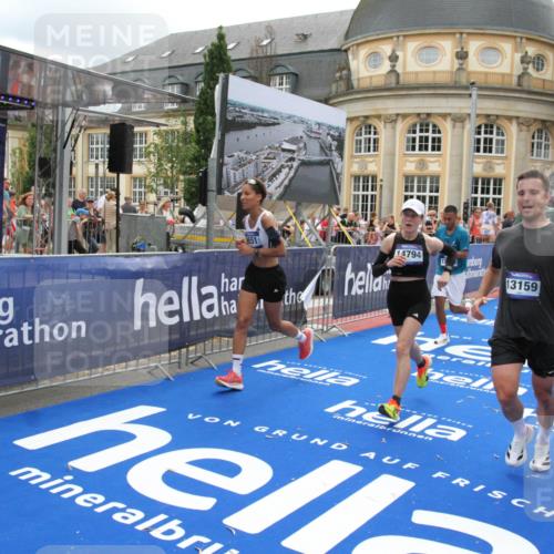 29.06.2025 - hella hamburg halbmarathon Michael Strokosch http://msf.ph/oto/8331371 29.06.2025 10:49:50 Ziel 3060, 3543, 4017, 5460, 5894, 6125, 7332, 9126, 9200, 9551, 9619, 9723, 9924, 11975, 13159, 13463, 14794, 16800, 16877, 17282, 17753, 18926, 19122 meine-sportfotos.de