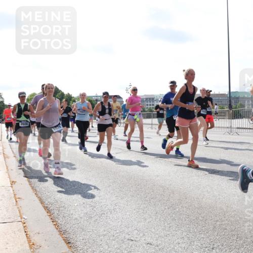 29.06.2025 - hella hamburg halbmarathon Lena Gebhardt http://msf.ph/oto/8331392 29.06.2025 10:00:25 Lombardsbrücke 2606, 1526, 14567, 18492, 1006, 1019, 1125, 1180, 1239, 1264, 1526, 1544, 1568, 1583, 1611, 1681, 1914, 2027, 2086, 2099, 2159, 2236, 2346, 2426, 2447, 2474, 2582, 2584, 2606, 2652, 2677, 2730, 2910, 2982, 3042, 3177, 3181, 3319, 3400, 3794, 3861, 3898, 4013, 4231, 4419, 4579, 4594, 4632, 4767, 4772, 4796, 4813, 4940, 4945, 5272, 5341, 5643, 5728, 6082, 6084, 6104, 6138, 6220, 6260, 6443, 6462, 6470, 6581, 10599 meine-sportfotos.de