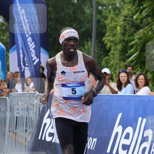29.06.2025 - hella hamburg halbmarathon Strokosch-Dieckow http://msf.ph/oto/8331425 29.06.2025 10:01:07 Ziel 5 meine-sportfotos.de