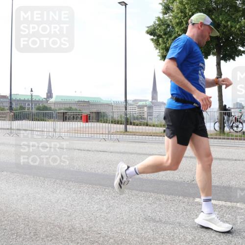 29.06.2025 - hella hamburg halbmarathon Lena Gebhardt http://msf.ph/oto/8331444 29.06.2025 10:13:08 Lombardsbrücke 1007, 1020, 1051, 1747, 1851, 1859, 1939, 2531, 2891, 2942, 2961, 3218, 3360, 3728, 3729, 4187, 4532, 6207, 6489, 7346, 7873, 7907, 8398, 8405, 8913, 8917, 9141, 9527, 10067, 10402, 11025, 11720, 12492, 14404, 14869, 15012, 15531, 15922, 16030, 16255, 16323, 16437, 16826, 16911, 17061, 17474, 17699, 17988, 17994, 18048, 18320, 18530, 18732 meine-sportfotos.de