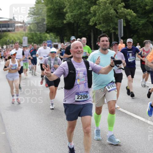 29.06.2025 - hella hamburg halbmarathon Jannik Wohlers http://msf.ph/oto/8331447 29.06.2025 10:40:18 Lombardsbrücke 1075, 1323, 2042, 2173, 2206, 2299, 2762, 2763, 3121, 3306, 3432, 3694, 4044, 4411, 4612, 4906, 4972, 5059, 5753, 6163, 6278, 6280, 6289, 7293, 7956, 8053, 8054, 8378, 8429, 8430, 8739, 9000, 9437, 9946, 10166, 10920, 10940, 11513, 11514, 11686, 12191, 12610, 12692, 12699, 13145, 13773, 15154, 15905, 15933, 16028, 16085, 16449, 16450, 16955, 17267, 17959, 18490, 18946, 19087, 19168 meine-sportfotos.de