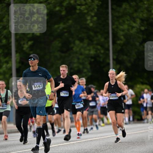 29.06.2025 - hella hamburg halbmarathon Dr. Thomas Lammeyer http://msf.ph/oto/8331497 29.06.2025 10:39:47 Kennedybrücke 2198, 2412, 2787, 3170, 3828, 3958, 4333, 4696, 4703, 4965, 5147, 6029, 6189, 6365, 6397, 6471, 6867, 8249, 8296, 8567, 9470, 9803, 9819, 10358, 10360, 10565, 10652, 11233, 11359 meine-sportfotos.de