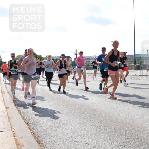 29.06.2025 - hella hamburg halbmarathon Lena Gebhardt http://msf.ph/oto/8331499 29.06.2025 10:00:25 Lombardsbrücke 2606, 1526, 14567, 132, 52, 1, 1006, 1019, 1125, 1180, 1239, 1264, 1526, 1544, 1568, 1583, 1611, 1681, 1914, 2027, 2086, 2099, 2159, 2236, 2346, 2426, 2447, 2474, 2582, 2584, 2606, 2652, 2677, 2730, 2910, 2982, 3042, 3177, 3181, 3319, 3400, 3794, 3861, 3898, 4013, 4231, 4419, 4579, 4594, 4632, 4767, 4772, 4796, 4813, 4940, 4945, 5272, 5341, 5643, 5728, 6082, 6084, 6104, 6138, 6220, 6260, 6443, 6462, 6470, 6581, 10599 meine-sportfotos.de