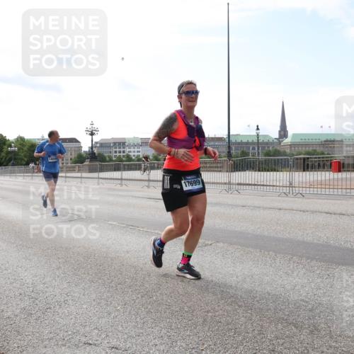 29.06.2025 - hella hamburg halbmarathon Lena Gebhardt http://msf.ph/oto/8331537 29.06.2025 10:13:09 Lombardsbrücke 18732, 18048, 17699, 1007, 1020, 1051, 1747, 1851, 1859, 1939, 2531, 2891, 2942, 2961, 3218, 3360, 3728, 3729, 4187, 4532, 6207, 6489, 7346, 7460, 7873, 7907, 8398, 8405, 8913, 8917, 9141, 9527, 10067, 10402, 11025, 11720, 12492, 14404, 14869, 15012, 15531, 15922, 16030, 16255, 16323, 16437, 16826, 16911, 17061, 17474, 17699, 17988, 17994, 18048, 18320, 18530, 18732 meine-sportfotos.de