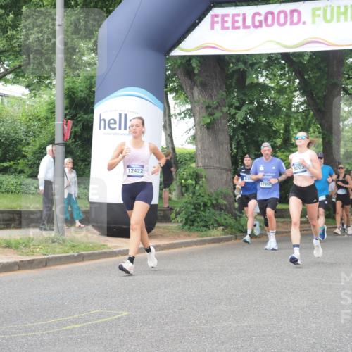 29.06.2025 - hella hamburg halbmarathon KatJ http://msf.ph/oto/8331565 29.06.2025 10:47:13 Zwischen KM18-KM19 5272, 8749 meine-sportfotos.de