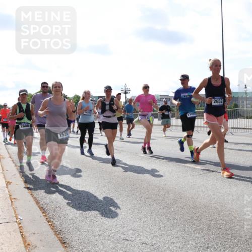 29.06.2025 - hella hamburg halbmarathon Lena Gebhardt http://msf.ph/oto/8331625 29.06.2025 10:00:25 Lombardsbrücke 12512, 2606, 1526, 14567, 70, 3, 13239, 2652, 1006, 1019, 1125, 1180, 1239, 1264, 1526, 1544, 1568, 1583, 1611, 1681, 1914, 2027, 2086, 2099, 2159, 2236, 2346, 2426, 2447, 2474, 2582, 2584, 2606, 2652, 2677, 2730, 2910, 2982, 3042, 3177, 3181, 3319, 3400, 3794, 3861, 3898, 4013, 4231, 4419, 4579, 4594, 4632, 4767, 4772, 4796, 4813, 4940, 4945, 5272, 5341, 5643, 5728, 6082, 6084, 6104, 6138, 6220, 6260, 6443, 6462, 6470, 6581, 10599 meine-sportfotos.de
