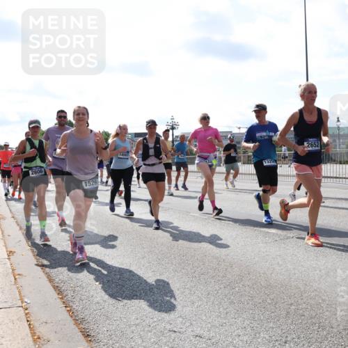 29.06.2025 - hella hamburg halbmarathon Lena Gebhardt http://msf.ph/oto/8331698 29.06.2025 10:00:25 Lombardsbrücke 2606, 1526, 14567, 70, 3, 13236, 2652, 1006, 1019, 1125, 1180, 1239, 1264, 1526, 1544, 1568, 1583, 1611, 1681, 1914, 2027, 2086, 2099, 2159, 2236, 2346, 2426, 2447, 2474, 2582, 2584, 2606, 2652, 2677, 2730, 2910, 2982, 3042, 3177, 3181, 3319, 3400, 3794, 3861, 3898, 4013, 4231, 4419, 4579, 4594, 4632, 4767, 4772, 4796, 4813, 4940, 4945, 5272, 5341, 5643, 5728, 6082, 6084, 6104, 6138, 6220, 6260, 6443, 6462, 6470, 6581, 10599 meine-sportfotos.de