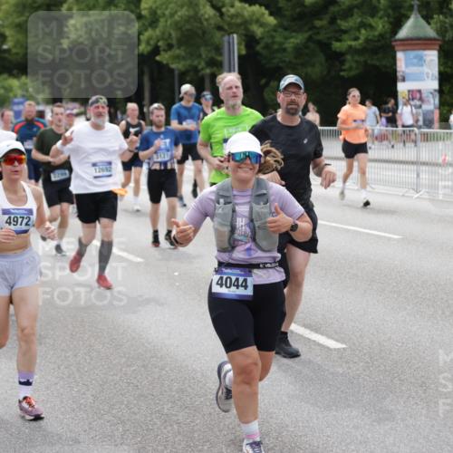29.06.2025 - hella hamburg halbmarathon Jannik Wohlers http://msf.ph/oto/8331739 29.06.2025 10:40:21 Lombardsbrücke 1075, 1323, 2042, 2173, 2206, 2299, 2858, 3121, 3306, 3432, 3694, 4044, 4411, 4530, 4612, 4775, 4906, 4972, 5753, 6098, 6163, 6280, 6289, 7293, 7956, 8053, 8054, 8378, 8429, 8430, 8739, 9009, 9237, 9437, 9946, 10166, 10920, 10940, 11053, 11513, 11514, 11686, 12191, 12610, 12692, 12699, 13145, 13773, 15154, 15905, 16028, 16085, 16449, 16450, 17267, 17959, 19087, 19168 meine-sportfotos.de