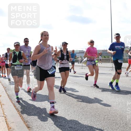 29.06.2025 - hella hamburg halbmarathon Lena Gebhardt http://msf.ph/oto/8331749 29.06.2025 10:00:26 Lombardsbrücke 12512, 17117, 2606, 512, 1526, 70, 3, 13236, 1849, 1006, 1019, 1125, 1180, 1239, 1264, 1526, 1544, 1568, 1583, 1611, 1681, 2027, 2086, 2099, 2159, 2236, 2346, 2426, 2447, 2474, 2582, 2584, 2606, 2652, 2677, 2730, 2982, 3042, 3177, 3181, 3319, 3400, 3794, 3861, 3898, 4013, 4231, 4419, 4579, 4594, 4632, 4767, 4796, 4813, 4940, 4945, 5272, 5341, 5643, 5728, 6082, 6084, 6104, 6138, 6220, 6260, 6443, 6462, 6470, 6581, 9553, 9555, 10599 meine-sportfotos.de