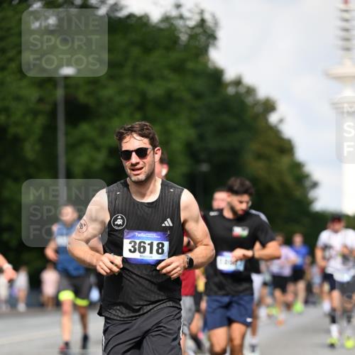 29.06.2025 - hella hamburg halbmarathon Dr. Thomas Lammeyer http://msf.ph/oto/8331754 29.06.2025 09:55:50 Kennedybrücke 1057, 1169, 1569, 1604, 1763, 3305, 3618, 4565, 4871, 4915, 5007, 5011, 5047, 5231, 5336, 5690, 6373, 6700, 6711, 7185, 7710, 8564, 8852, 9444, 9547, 10493, 10691, 10978, 11062 meine-sportfotos.de