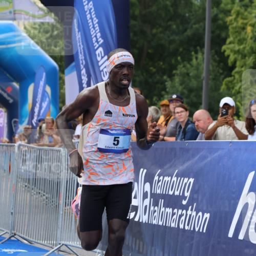 29.06.2025 - hella hamburg halbmarathon Strokosch-Dieckow http://msf.ph/oto/8331759 29.06.2025 10:01:07 Ziel 5 meine-sportfotos.de