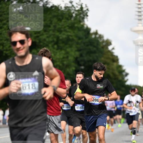 29.06.2025 - hella hamburg halbmarathon Dr. Thomas Lammeyer http://msf.ph/oto/8331794 29.06.2025 09:55:51 Kennedybrücke 1057, 1169, 1569, 1604, 1763, 3305, 3618, 4565, 4871, 4915, 5007, 5011, 5047, 5231, 5336, 5690, 6373, 6700, 6711, 7185, 7710, 8564, 8852, 9444, 9547, 10493, 10691, 10978, 11062 meine-sportfotos.de