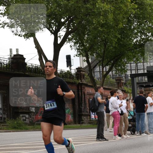 29.06.2025 - hella hamburg halbmarathon Yannick Fuchs http://msf.ph/oto/8331804 29.06.2025 10:51:44 20KM 1200, 1611, 2025, 2236, 2606, 2759, 2806, 2883, 2907, 3093, 3141, 3575, 4426, 4467, 4579, 4632, 4833, 5391, 6281, 6302, 6531, 6595, 6892, 7138, 7833, 9450, 9485, 10599, 12144, 13465, 14571, 15217, 15229, 16517, 17415, 17455, 17543, 18068, 18501, 18508, 18762, 18891 meine-sportfotos.de