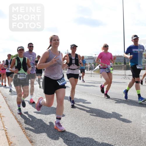 29.06.2025 - hella hamburg halbmarathon Lena Gebhardt http://msf.ph/oto/8331825 29.06.2025 10:00:26 Lombardsbrücke 12512, 2606, 512, 1526, 70, 3, 132, 132, 1849, 1006, 1019, 1125, 1180, 1239, 1264, 1526, 1544, 1568, 1583, 1611, 1681, 2027, 2086, 2099, 2159, 2236, 2346, 2426, 2447, 2474, 2582, 2584, 2606, 2652, 2677, 2730, 2982, 3042, 3177, 3181, 3319, 3400, 3794, 3861, 3898, 4013, 4231, 4419, 4579, 4594, 4632, 4767, 4796, 4813, 4940, 4945, 5272, 5341, 5643, 5728, 6082, 6084, 6104, 6138, 6220, 6260, 6443, 6462, 6470, 6581, 9553, 9555, 10599 meine-sportfotos.de