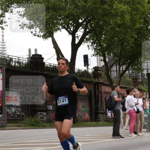 29.06.2025 - hella hamburg halbmarathon Yannick Fuchs http://msf.ph/oto/8331834 29.06.2025 10:51:44 20KM 1200, 1611, 2025, 2236, 2606, 2759, 2806, 2883, 2907, 3093, 3141, 3575, 4426, 4467, 4579, 4632, 4833, 5391, 6281, 6302, 6531, 6595, 6892, 7138, 7833, 9450, 9485, 10599, 12144, 13465, 14571, 15217, 15229, 16517, 17415, 17455, 17543, 18068, 18501, 18508, 18762, 18891 meine-sportfotos.de