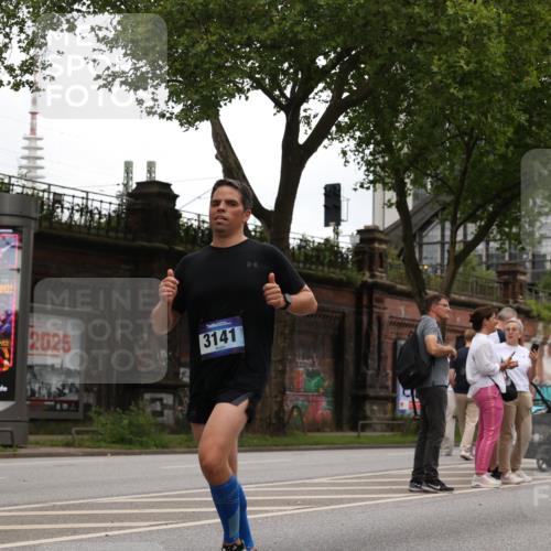 29.06.2025 - hella hamburg halbmarathon Yannick Fuchs http://msf.ph/oto/8331871 29.06.2025 10:51:44 20KM 1200, 1611, 2025, 2236, 2606, 2759, 2806, 2883, 2907, 3093, 3141, 3575, 4426, 4467, 4579, 4632, 4833, 5391, 6281, 6302, 6531, 6595, 6892, 7138, 7833, 9450, 9485, 10599, 12144, 13465, 14571, 15217, 15229, 16517, 17415, 17455, 17543, 18068, 18501, 18508, 18762, 18891 meine-sportfotos.de