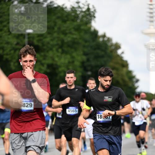 29.06.2025 - hella hamburg halbmarathon Dr. Thomas Lammeyer http://msf.ph/oto/8331883 29.06.2025 09:55:51 Kennedybrücke 1057, 1169, 1569, 1604, 1763, 3305, 3618, 4565, 4871, 4915, 5007, 5011, 5047, 5231, 5336, 5690, 6373, 6700, 6711, 7185, 7710, 8564, 8852, 9444, 9547, 10493, 10691, 10978, 11062 meine-sportfotos.de