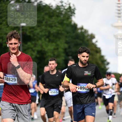 29.06.2025 - hella hamburg halbmarathon Dr. Thomas Lammeyer http://msf.ph/oto/8331905 29.06.2025 09:55:51 Kennedybrücke 1057, 1169, 1569, 1604, 1763, 3305, 3618, 4565, 4871, 4915, 5007, 5011, 5047, 5231, 5336, 5690, 6373, 6700, 6711, 7185, 7710, 8564, 8852, 9444, 9547, 10493, 10691, 10978, 11062 meine-sportfotos.de