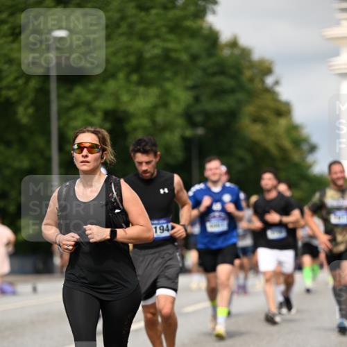 29.06.2025 - hella hamburg halbmarathon Dr. Thomas Lammeyer http://msf.ph/oto/8331953 29.06.2025 10:17:42 Kennedybrücke 1194, 1747, 1939, 2055, 2359, 2721, 2891, 2904, 2987, 4001, 4032, 4795, 4962, 5232, 5631, 5719, 6207, 7460, 7462, 7913, 8673, 9612, 9631, 9886, 10442, 10443 meine-sportfotos.de