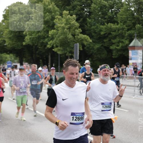 29.06.2025 - hella hamburg halbmarathon Jannik Wohlers http://msf.ph/oto/8332018 29.06.2025 10:40:23 Lombardsbrücke 1075, 1323, 2042, 2173, 2206, 2299, 2858, 3121, 3306, 3432, 3694, 4044, 4411, 4530, 4612, 4774, 4775, 4972, 5753, 6098, 6163, 6289, 7293, 7956, 8053, 8054, 8429, 8430, 9009, 9237, 9437, 9946, 10166, 10920, 10940, 11053, 11513, 11514, 11686, 12191, 12610, 12692, 12699, 13145, 13773, 15154, 15905, 16028, 16297, 16449, 16450, 17267, 19087, 19168 meine-sportfotos.de