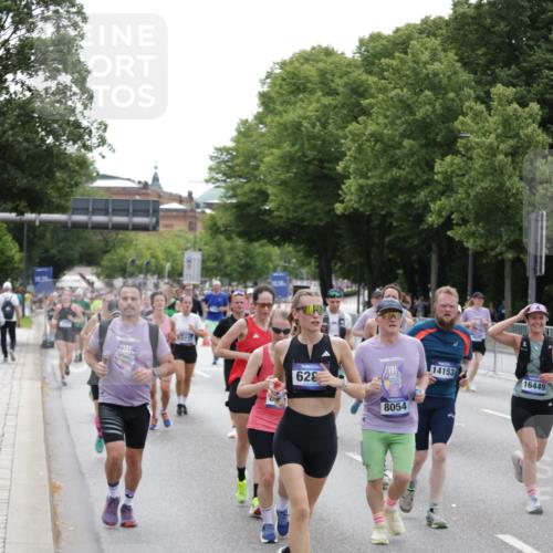 29.06.2025 - hella hamburg halbmarathon Jannik Wohlers http://msf.ph/oto/8332065 29.06.2025 10:40:24 Lombardsbrücke 1075, 1323, 2042, 2173, 2206, 2299, 2858, 3121, 3306, 3432, 3694, 4044, 4411, 4530, 4612, 4774, 4775, 4972, 5753, 6098, 6163, 6289, 7293, 7956, 8053, 8054, 8429, 8430, 9009, 9237, 9437, 9946, 10166, 10920, 10940, 11053, 11513, 11514, 11686, 12191, 12610, 12692, 12699, 13145, 13773, 15154, 15905, 16028, 16297, 16449, 16450, 17267, 19087, 19168 meine-sportfotos.de
