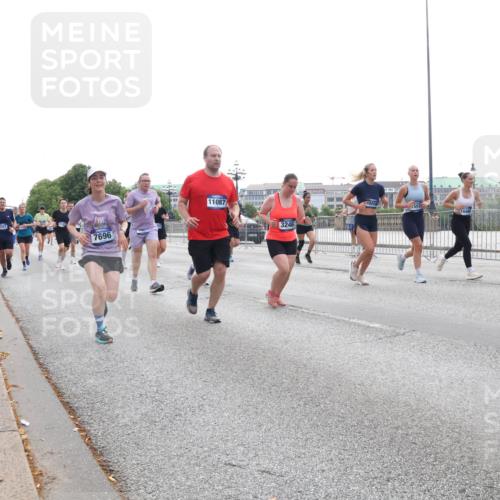 29.06.2025 - hella hamburg halbmarathon Lena Gebhardt http://msf.ph/oto/8332066 29.06.2025 10:37:57 Lombardsbrücke 7696, 11087, 3246, 15418, 1196, 1394, 1475, 1578, 1742, 1799, 1901, 1966, 1985, 2199, 2640, 2786, 2853, 3230, 3242, 3246, 3633, 3716, 3880, 4414, 4921, 5139, 5186, 5300, 5522, 5713, 5875, 6199, 6243, 6362, 6697, 6821, 6930, 6955, 7118, 7124, 7165, 7244, 7321, 7350, 7552, 7629, 7696, 7914, 8985, 9247, 9288, 9895, 10159, 10506, 10836, 11087, 11543, 12123, 12254, 12472, 12824, 16680, 17798 meine-sportfotos.de