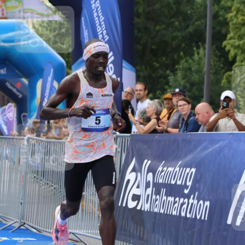 29.06.2025 - hella hamburg halbmarathon Strokosch-Dieckow http://msf.ph/oto/8332077 29.06.2025 10:01:07 Ziel 5 meine-sportfotos.de