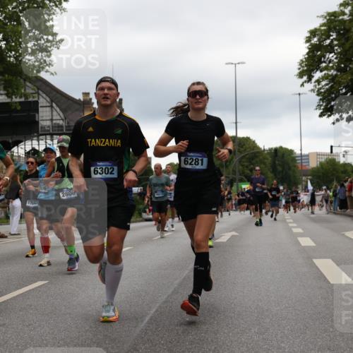 29.06.2025 - hella hamburg halbmarathon Yannick Fuchs http://msf.ph/oto/8332080 29.06.2025 10:51:46 20KM 1611, 2025, 2236, 2606, 2759, 2806, 2883, 2907, 3093, 3141, 3575, 4426, 4467, 4579, 4632, 4833, 5391, 6281, 6302, 6531, 6595, 7138, 7833, 9450, 9485, 10599, 11645, 13465, 14571, 15217, 15229, 16517, 17415, 17455, 17543, 18068, 18501, 18508, 18587, 18762, 18891 meine-sportfotos.de