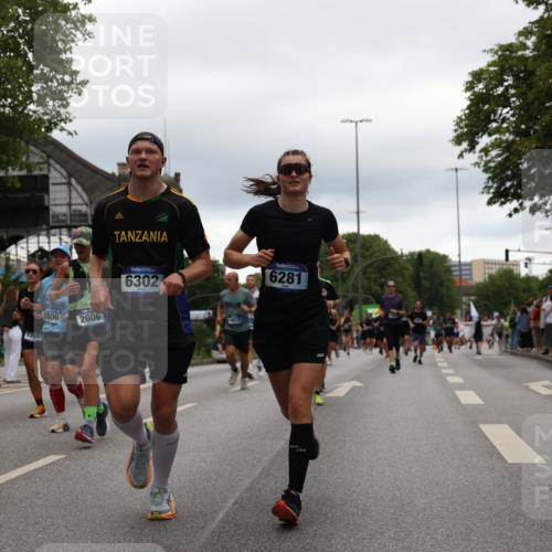 29.06.2025 - hella hamburg halbmarathon Yannick Fuchs http://msf.ph/oto/8332105 29.06.2025 10:51:46 20KM 1611, 2025, 2236, 2606, 2759, 2806, 2883, 2907, 3093, 3141, 3575, 4426, 4467, 4579, 4632, 4833, 5391, 6281, 6302, 6531, 6595, 7138, 7833, 9450, 9485, 10599, 11645, 13465, 14571, 15217, 15229, 16517, 17415, 17455, 17543, 18068, 18501, 18508, 18587, 18762, 18891 meine-sportfotos.de