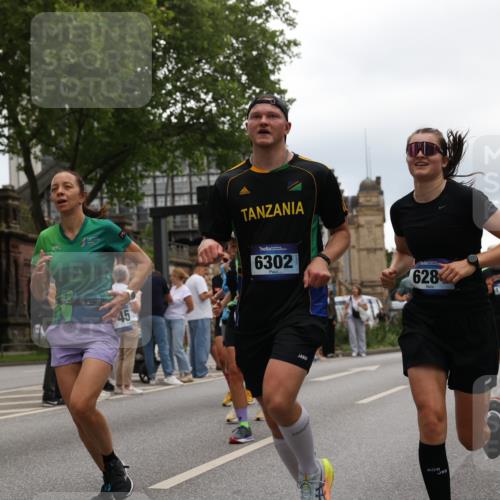 29.06.2025 - hella hamburg halbmarathon Yannick Fuchs http://msf.ph/oto/8332189 29.06.2025 10:51:46 20KM 1611, 2025, 2236, 2606, 2759, 2806, 2883, 2907, 3093, 3141, 3575, 4426, 4467, 4579, 4632, 4833, 5391, 6281, 6302, 6531, 6595, 7138, 7833, 9450, 9485, 10599, 11645, 13465, 14571, 15217, 15229, 16517, 17415, 17455, 17543, 18068, 18501, 18508, 18587, 18762, 18891 meine-sportfotos.de
