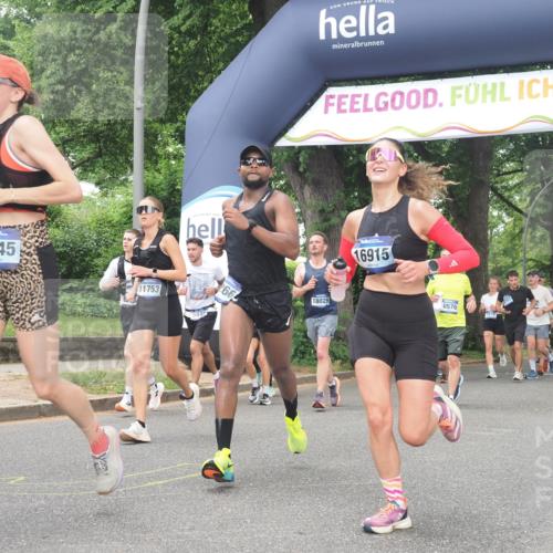 29.06.2025 - hella hamburg halbmarathon KatJ http://msf.ph/oto/8332213 29.06.2025 10:47:18 Zwischen KM18-KM19 5775, 5885, 6309, 7761, 8003, 8290 meine-sportfotos.de