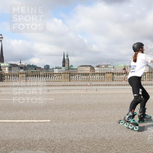 29.06.2025 - hella hamburg halbmarathon Lena Gebhardt http://msf.ph/oto/8332249 29.06.2025 09:08:40 Lombardsbrücke  meine-sportfotos.de