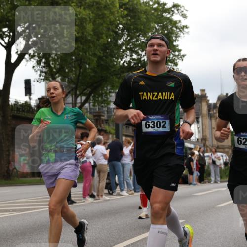 29.06.2025 - hella hamburg halbmarathon Yannick Fuchs http://msf.ph/oto/8332287 29.06.2025 10:51:46 20KM 1611, 2025, 2236, 2606, 2759, 2806, 2883, 2907, 3093, 3141, 3575, 4426, 4467, 4579, 4632, 4833, 5391, 6281, 6302, 6531, 6595, 7138, 7833, 9450, 9485, 10599, 11645, 13465, 14571, 15217, 15229, 16517, 17415, 17455, 17543, 18068, 18501, 18508, 18587, 18762, 18891 meine-sportfotos.de