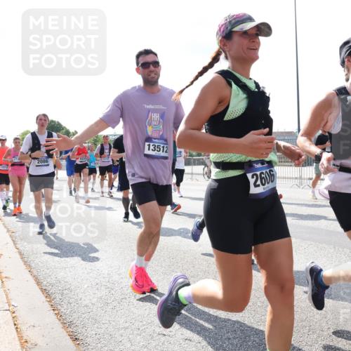 29.06.2025 - hella hamburg halbmarathon Lena Gebhardt http://msf.ph/oto/8332305 29.06.2025 10:00:27 Lombardsbrücke 12512, 17, 2086, 13512, 2606, 1006, 1019, 1125, 1180, 1239, 1264, 1526, 1544, 1568, 1583, 1611, 1681, 2027, 2086, 2099, 2159, 2236, 2346, 2426, 2447, 2474, 2582, 2584, 2606, 2652, 2677, 2730, 2982, 3042, 3177, 3181, 3319, 3400, 3794, 3861, 3898, 4013, 4231, 4419, 4579, 4594, 4632, 4767, 4796, 4813, 4940, 4945, 5272, 5341, 5643, 5728, 6082, 6084, 6104, 6138, 6220, 6260, 6443, 6462, 6470, 6581, 9553, 9555, 9577, 10599 meine-sportfotos.de