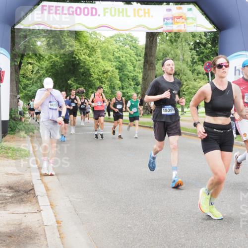 29.06.2025 - hella hamburg halbmarathon MichiJ http://msf.ph/oto/8332324 29.06.2025 10:38:21 Zwischen KM18-KM19 2718, 3654, 5894, 8117, 8261, 8313, 9869, 10319, 12527, 13701, 14562, 15395, 17179, 18811, 19040, 19053 meine-sportfotos.de