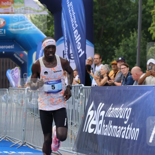 29.06.2025 - hella hamburg halbmarathon Strokosch-Dieckow http://msf.ph/oto/8332362 29.06.2025 10:01:07 Ziel 5 meine-sportfotos.de
