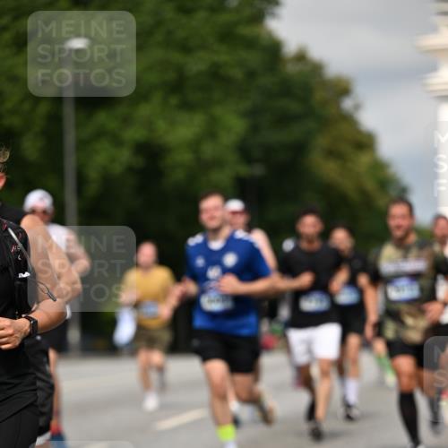 29.06.2025 - hella hamburg halbmarathon Dr. Thomas Lammeyer http://msf.ph/oto/8332380 29.06.2025 10:17:44 Kennedybrücke 1194, 1747, 1939, 2055, 2359, 2721, 2891, 2904, 4001, 4032, 4795, 4962, 5631, 5719, 6207, 7460, 7462, 7913, 8673, 9141, 9612, 9631, 9886, 10442, 10443 meine-sportfotos.de