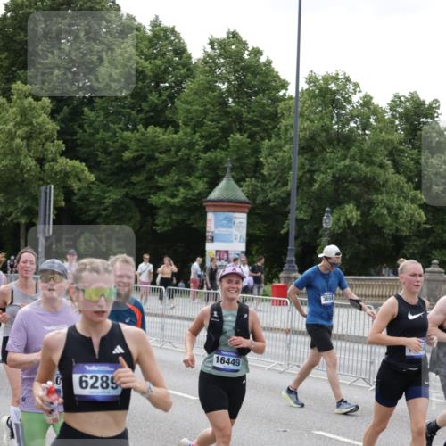 29.06.2025 - hella hamburg halbmarathon Jannik Wohlers http://msf.ph/oto/8332442 29.06.2025 10:40:25 Lombardsbrücke 1075, 1323, 2042, 2173, 2206, 2299, 2858, 3121, 3306, 3432, 3694, 4044, 4234, 4530, 4612, 4774, 4775, 4972, 5753, 6098, 6163, 6289, 6842, 7293, 7956, 8053, 8054, 8429, 8430, 9009, 9237, 9437, 9946, 10166, 10920, 10940, 11053, 11513, 11514, 11686, 12191, 12610, 12692, 12699, 13773, 15154, 15905, 16028, 16297, 16449, 16450, 17233, 17234, 17267, 19087, 19168 meine-sportfotos.de